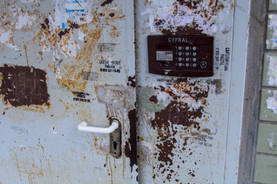 Депутат Госдумы Нестеренко выделил деньги на ремонт подъездов в Симферополе