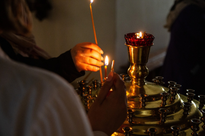 Родители Юлии Началовой навестили ее могилу в день 45‑летия
