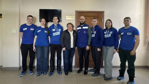 Молодогвардейцы поздравили казанских фельдшеров с профессиональным праздником