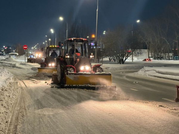 Ночной дозор: Фарид Салахов проверил, как чистят от снега проспекты Челнов