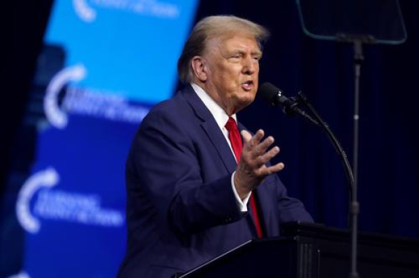 Трамп заявил, что США &laquo;сравняют с землей ракетную промышленность&raquo; Ирана