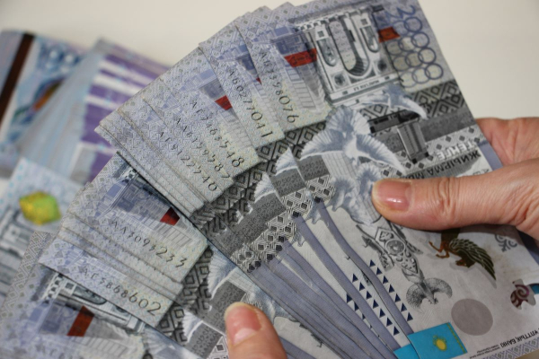 Среднемесячная зарплата выросла в Казахстане