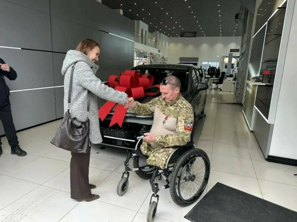 &laquo;Мечта &ndash; отправиться на Байкал&raquo;: ветеран СВО из Альметьевска получил автомобиль