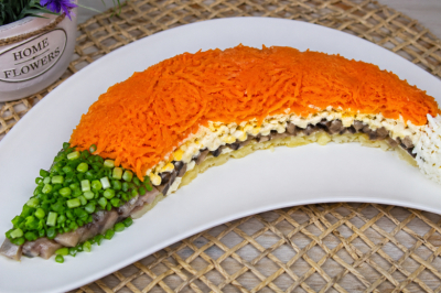 Попробовала вместо селедки под шубой салат &laquo;Лисий хвост&raquo; &mdash; он всех зацепил. Очень вкусное сочетание &mdash; на праздник или вкусный ужин