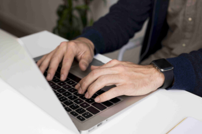 Путин поручил закрепить стажировки в российском законодательстве