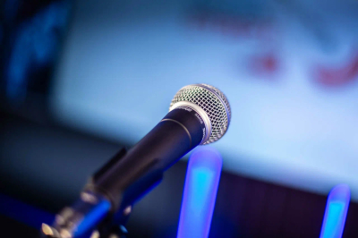 URA.RU: супруга комика Сабурова закрывает бизнес в России