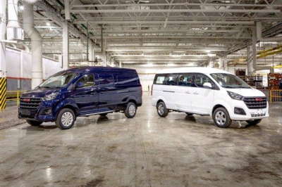 АвтоВАЗ начал продажи SKM M7: грузовой фургон и семиместный минивэн для бизнеса от 2,86 млн рублей
