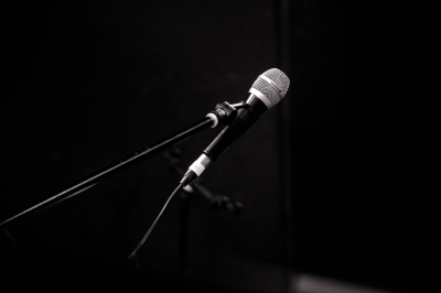 Живущий в Европе комик Белый* заявил, что не убегал из России