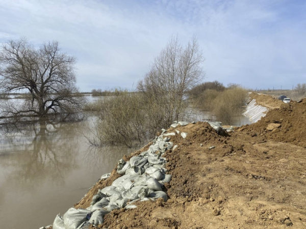 Наводнение в Дагестане разрушило пролет железнодорожного моста
