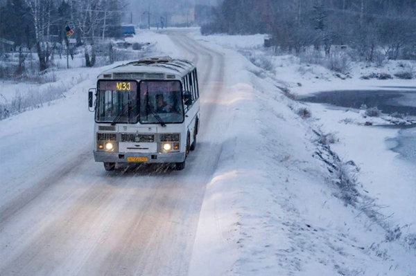 В лютый холод микрорайон Светлый Екатеринбурга парализовал транспортный коллапс