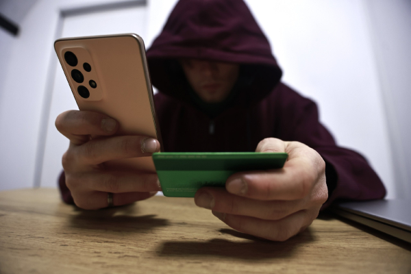 Татарстанец отправил мошенникам интимное фото и потерял 20 тысяч рублей