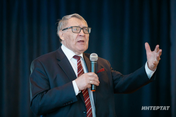 Шагыйрь Рәдиф Гаташ 85 яшьлек юбилеен бәйрәм итә