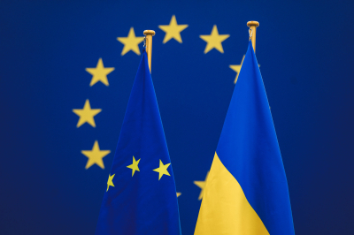 Песков: Европа снабжает Киев оружием и разведданными