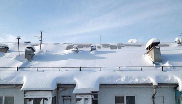 Более 120 раз рушились крыши зданий из-за снега в России с начала 2026 года