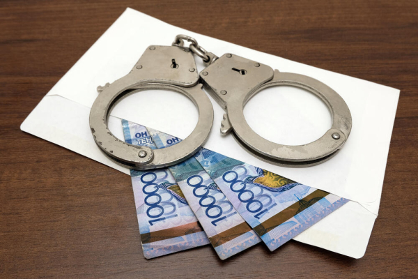 Мошенники оформили кредиты на 155 млн тенге с помощью фиктивных документов в Астане