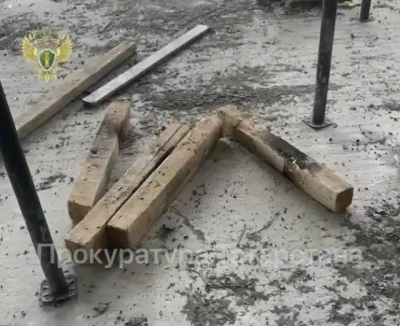 В Зеленодольске на мужчину упала балка с 20-го этажа, он погиб