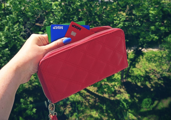 ЦБ сообщил о росте числа жалоб россиян на банки из-за блокировок карт