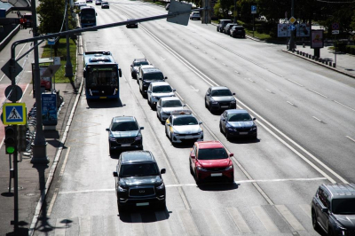 На внешней стороне МКАД у Бусиновской эстакады временно ограничили движение