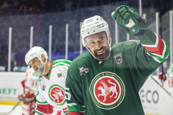 &laquo;Ак&nbsp;Барс&raquo; обыграл &laquo;Трактор&raquo; в&nbsp;матче ветеранов. Играла собрала больше 3 тысяч зрителей