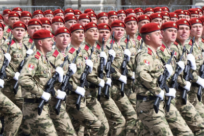 Курсант сделал предложение любимой на параде Победы в Благовещенске