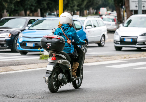 "Хлам" на дорогах: половина мотоциклов и мопедов в Казахстане старше 20 лет