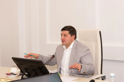 Беляев возобновляет работу центра поддержки бизнеса, открытого при Метшине