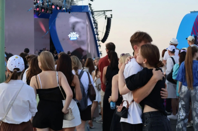 От свадьбы до гендер-пати: какие романтичные события прошли на VK Fest в 2026 году
