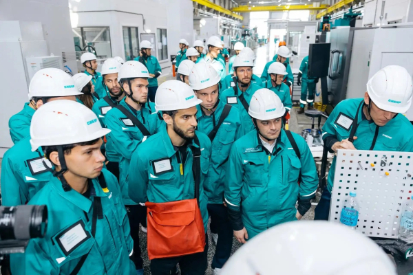 Футбольный клуб &laquo;Нефтехимик&raquo; посетил нижнекамское предприятие СИБУРа