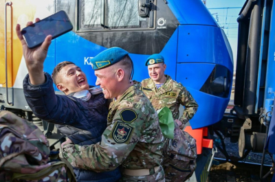 Десантники вернулись домой: в Астане встретили уволенных в запас военнослужащих