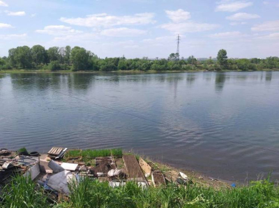 Улицы и дворы Красноярска ушли под воду из-за резкого подъема реки Кача