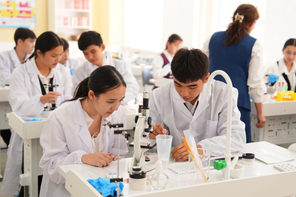 Современную школу построили на месте аварийной в районе Туркестанской области